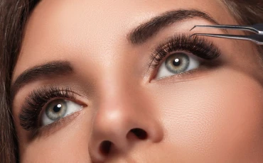 Apply Eyelash extensions